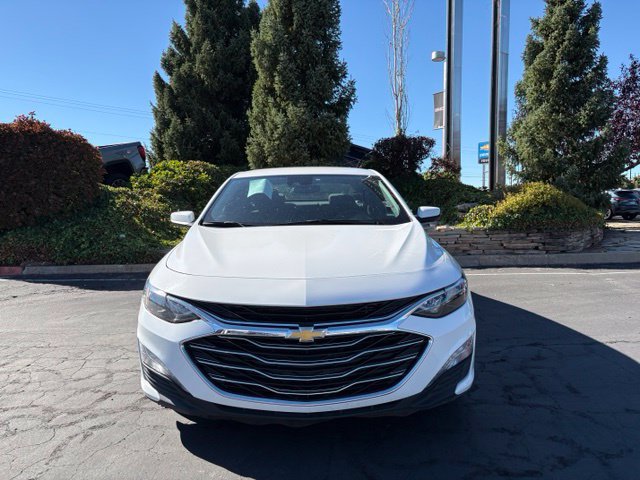 Used 2025 Chevrolet Malibu LT FWD image 2