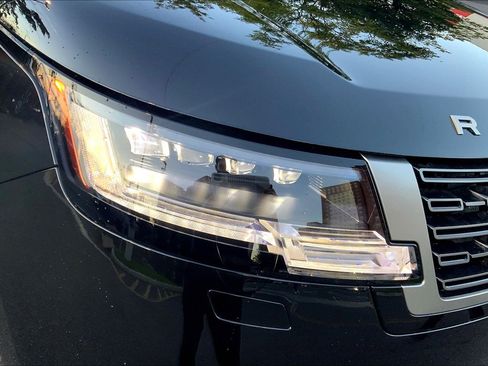 New 2025 Land Rover Range Rover SE image 13