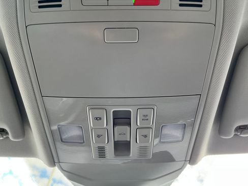 Used 2025 Volkswagen Jetta SE image 24