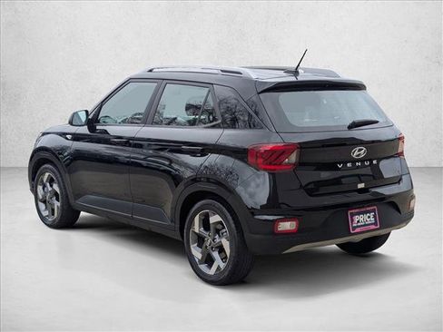 Used 2024 Hyundai Venue SEL image 8