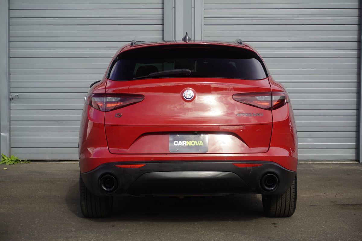 Used 2019 Alfa Romeo Stelvio Ti Sport w/ Quick Order Package 22S Sport AWD/4WD image 4