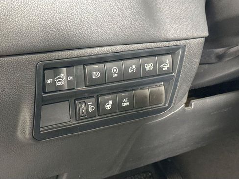 Used 2023 Toyota Tundra Limited w/ Power Package AWD/4WD image 16