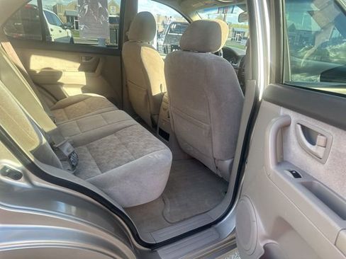 Used 2005 Kia Sorento LX image 9
