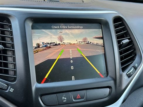 Used 2018 Jeep Cherokee Overland image 22