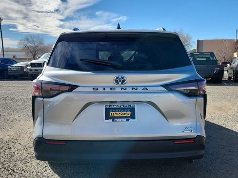 Used 2024 Toyota Sienna XLE image 7