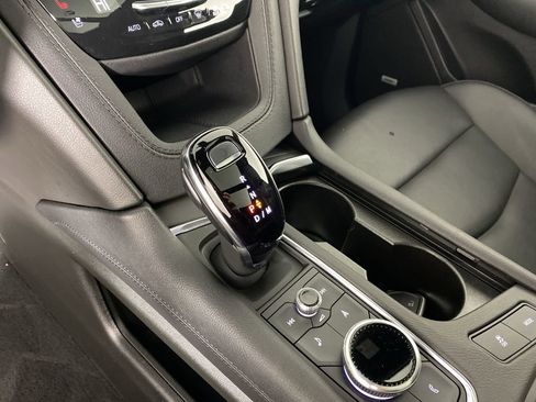 Used 2025 Cadillac XT6 Premium Luxury image 17