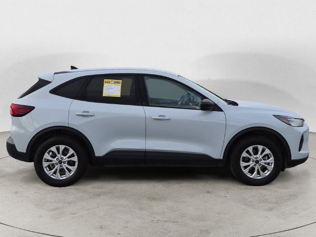 Used 2025 Ford Escape Active AWD/4WD image 4