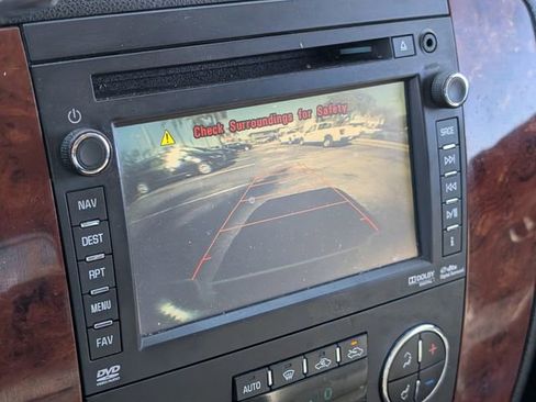 Used 2012 Chevrolet Avalanche LTZ image 23