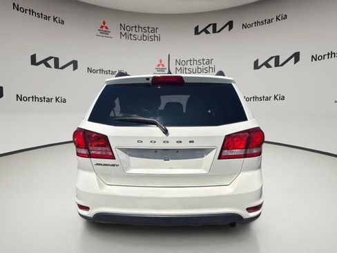 Used 2019 Dodge Journey SE w/ Blacktop Package FWD image 4