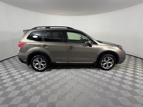 Used 2017 Subaru Forester 2.5i Touring AWD/4WD image 4
