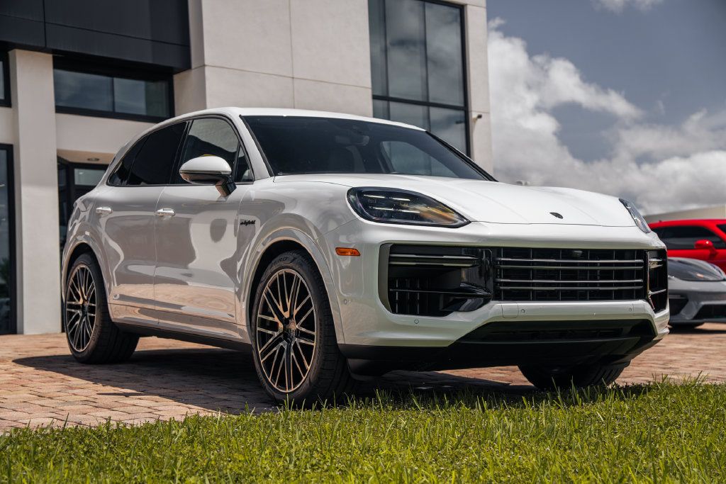 Used 2025 Porsche Cayenne Turbo AWD/4WD image 7