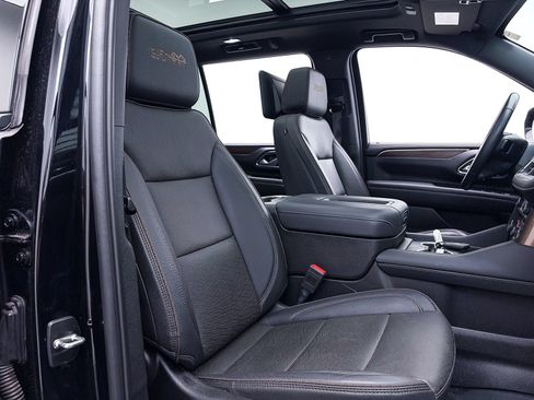 Used 2024 Chevrolet Suburban High Country AWD/4WD image 55