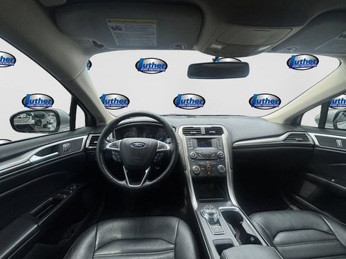 Used 2017 Ford Fusion SE FWD image 12