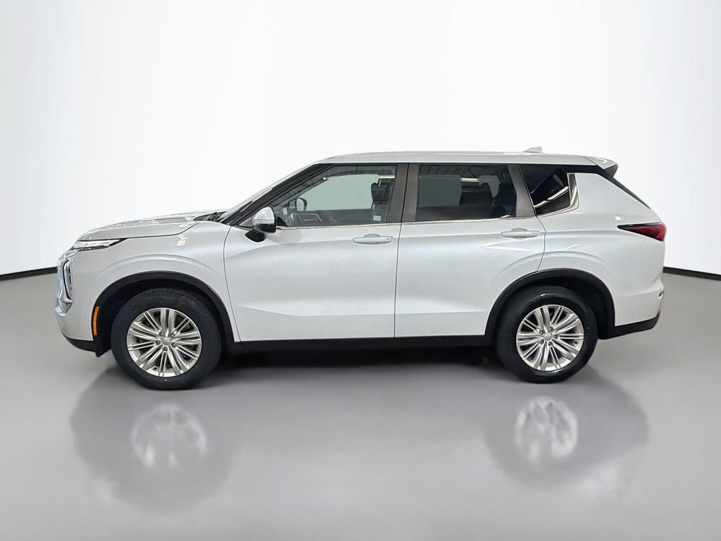 Used 2023 Mitsubishi Outlander ES AWD/4WD image 6