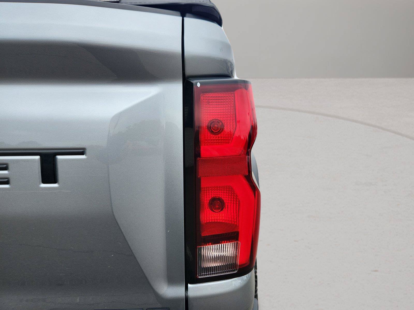 Used 2024 Chevrolet Colorado ZR2 w/ Technology Package AWD/4WD image 48