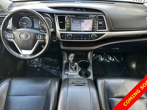 Used 2019 Toyota Highlander XLE image 14