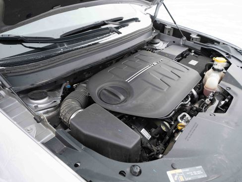 Used 2019 Jeep Cherokee Latitude Plus w/ Cold Weather Group image 32