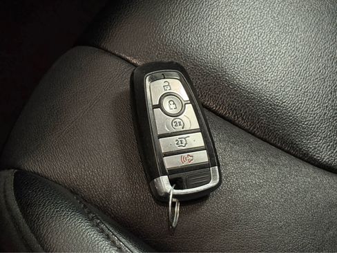 Used 2022 Ford Edge Titanium image 32