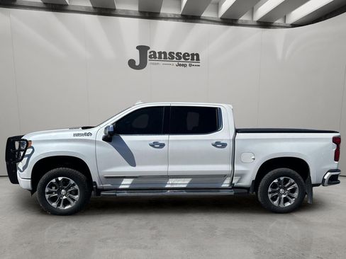 Used 2022 Chevrolet Silverado 1500 High Country image 2