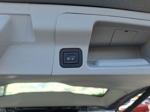 Used 2023 GMC Acadia SLE w/ Driver Convenience Package AWD/4WD image 34