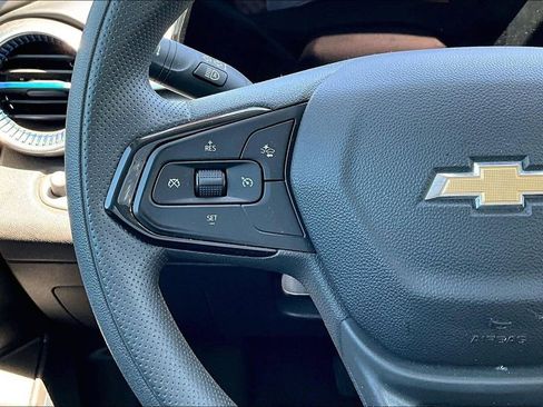 Used 2025 Chevrolet Trax LT FWD image 10