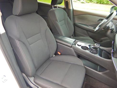 Used 2023 Nissan Rogue S AWD/4WD image 12
