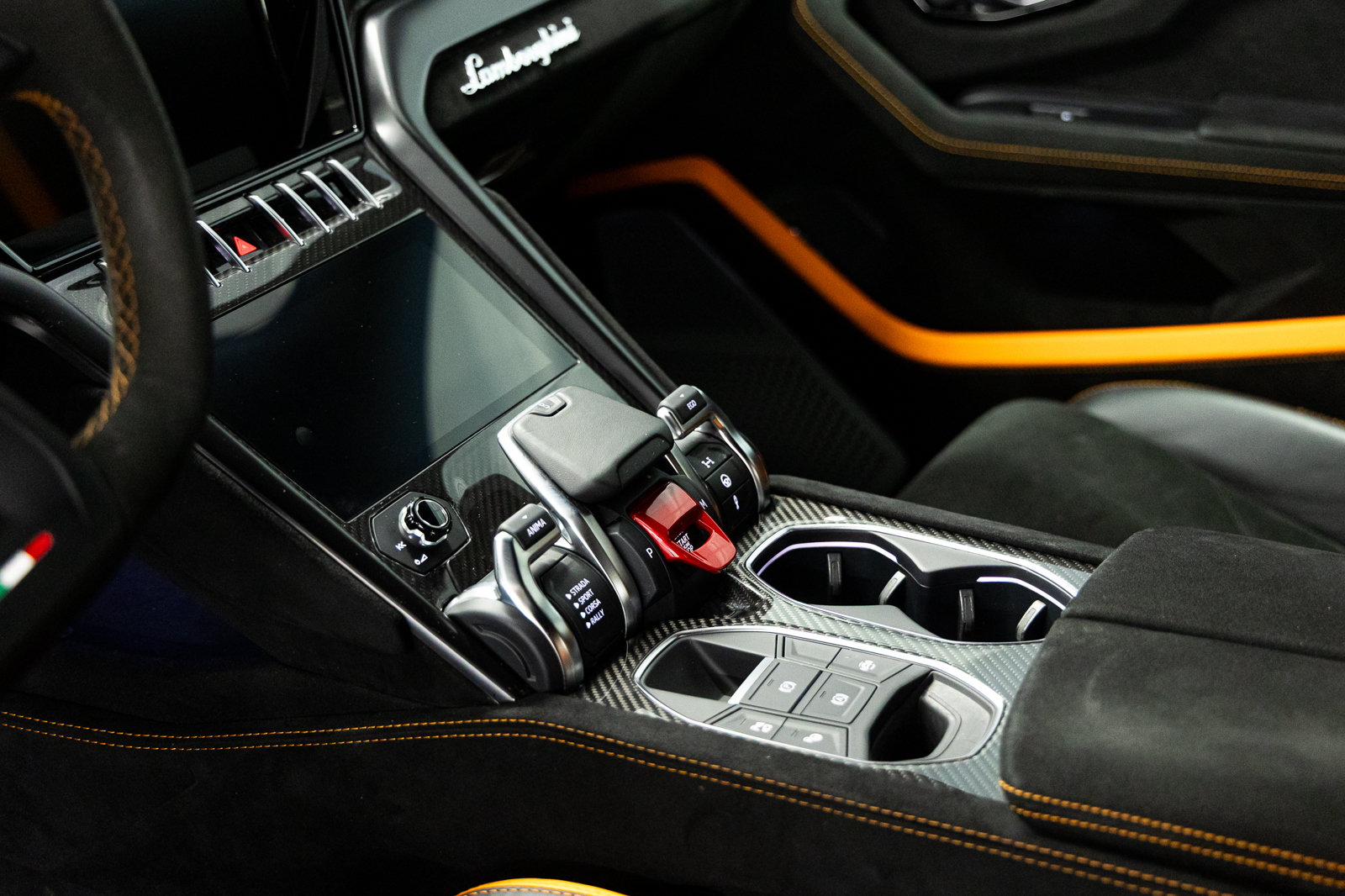 Used 2024 Lamborghini Urus Performante AWD/4WD image 42