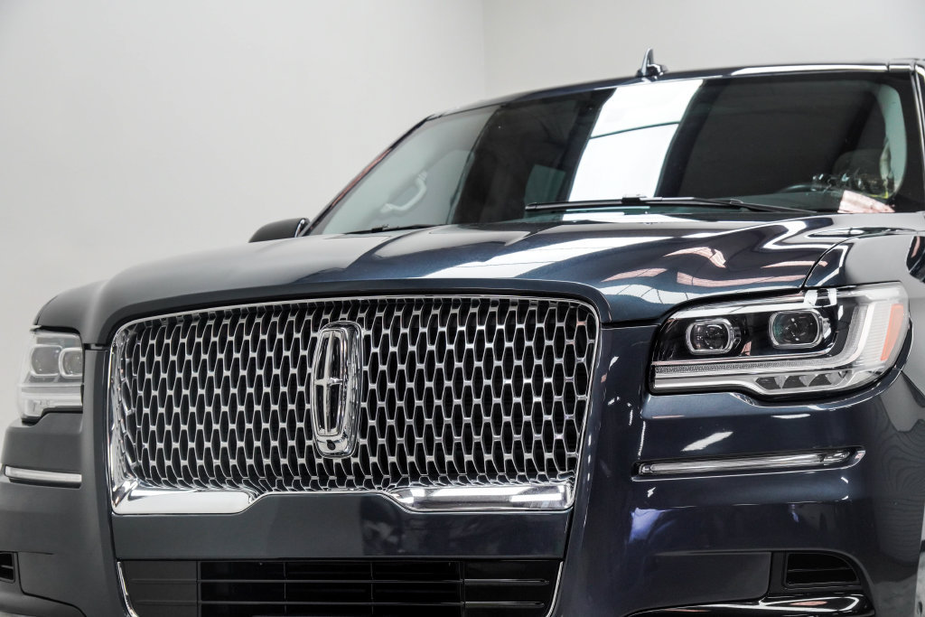 Used 2022 Lincoln Navigator Reserve AWD/4WD image 2