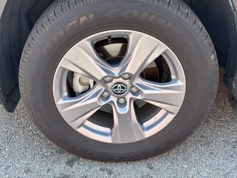 Used 2025 Toyota RAV4 XLE w/ Convenience Package AWD/4WD image 15