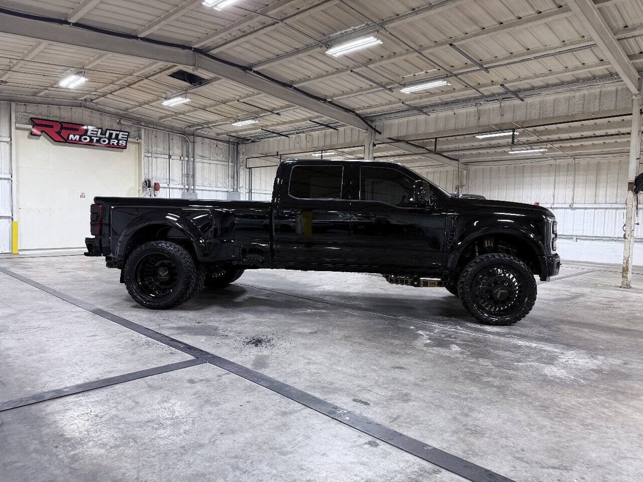 Used 2026 Ford F450 Platinum w/ FX4 Off-Road Package AWD/4WD image 4