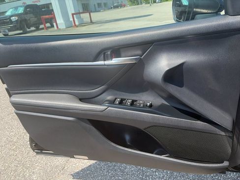 Used 2018 Toyota Camry XSE FWD image 12