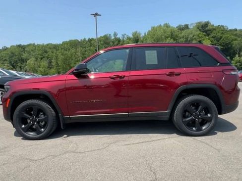 Used 2023 Jeep Grand Cherokee Altitude image 5