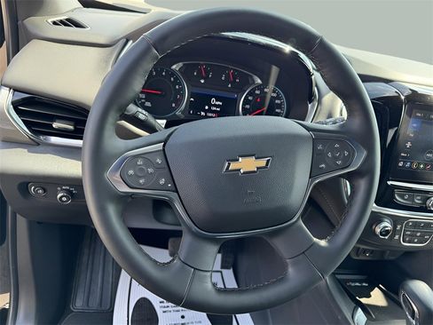 Used 2023 Chevrolet Traverse LT image 8