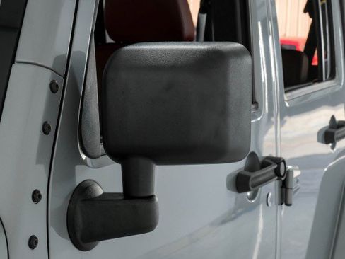 Used 2013 Jeep Wrangler Unlimited Rubicon image 39