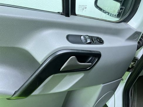 Used 2016 Mercedes-Benz Sprinter 2500 image 17