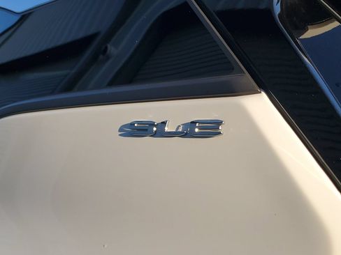 Used 2024 GMC Terrain SLE FWD image 8