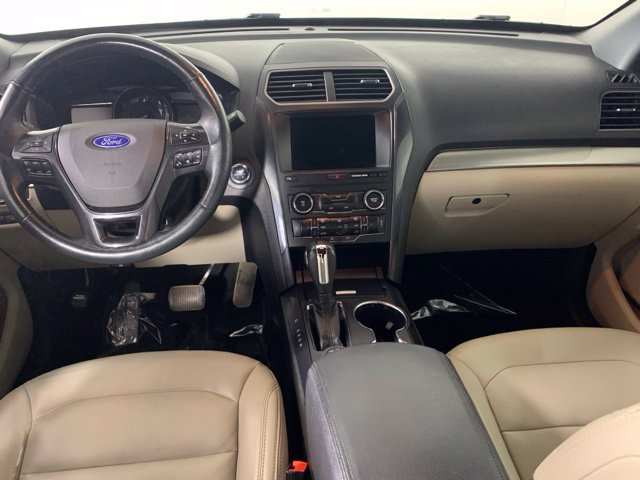 Used 2019 Ford Explorer XLT w/ Equipment Group 202A AWD/4WD image 2