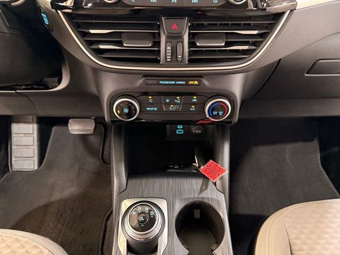 Used 2022 Ford Escape SE image 23