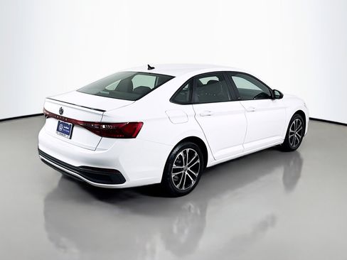 Used 2025 Volkswagen Jetta Sport image 9