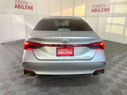 Used 2022 Toyota Avalon XLE FWD image 4