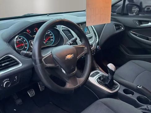 Used 2018 Chevrolet Cruze LS FWD image 11