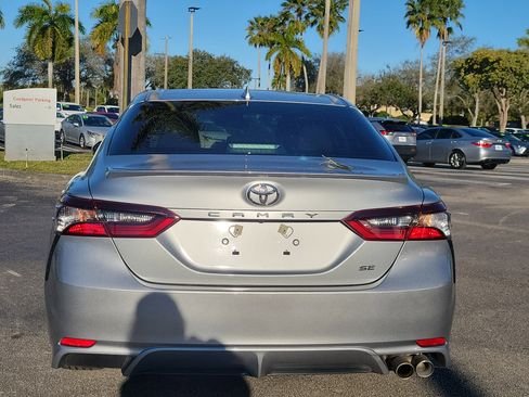 Used 2023 Toyota Camry SE image 5