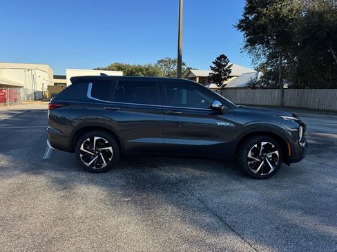 New 2025 Mitsubishi Outlander SE image 9