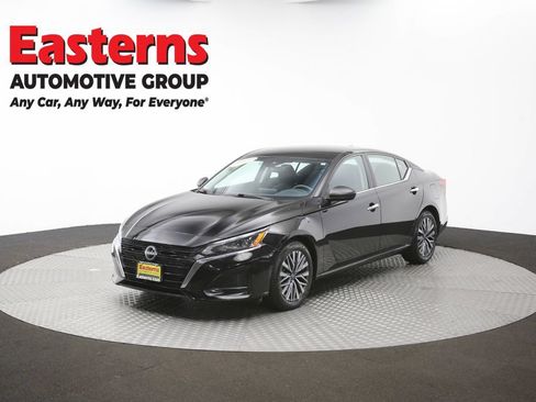 Used 2025 Nissan Altima 2.5 SV FWD image 53