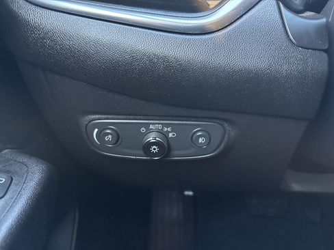 Used 2021 Chevrolet Equinox LT image 33