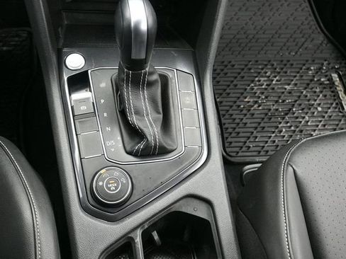 Used 2021 Volkswagen Tiguan SE image 20