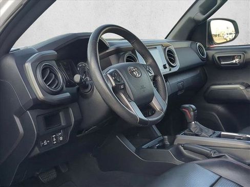 Used 2017 Toyota Tacoma TRD Pro image 9