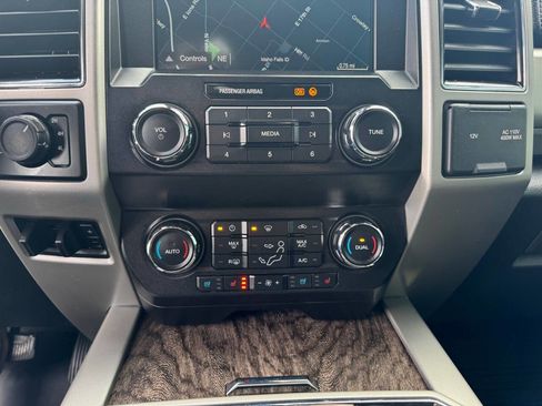 Used 2019 Ford F350 Lariat image 26