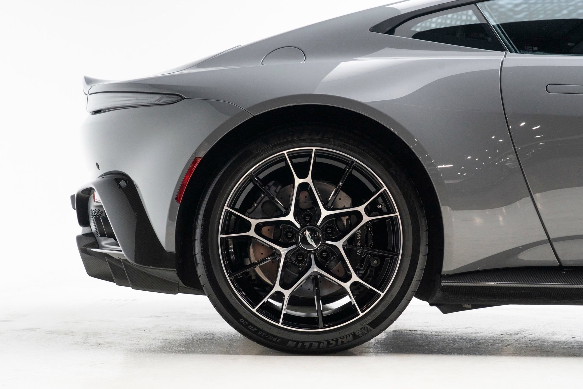 Used 2020 Aston Martin V8 Vantage AMR RWD image 95