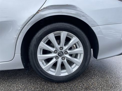 Used 2019 Toyota Camry LE image 10